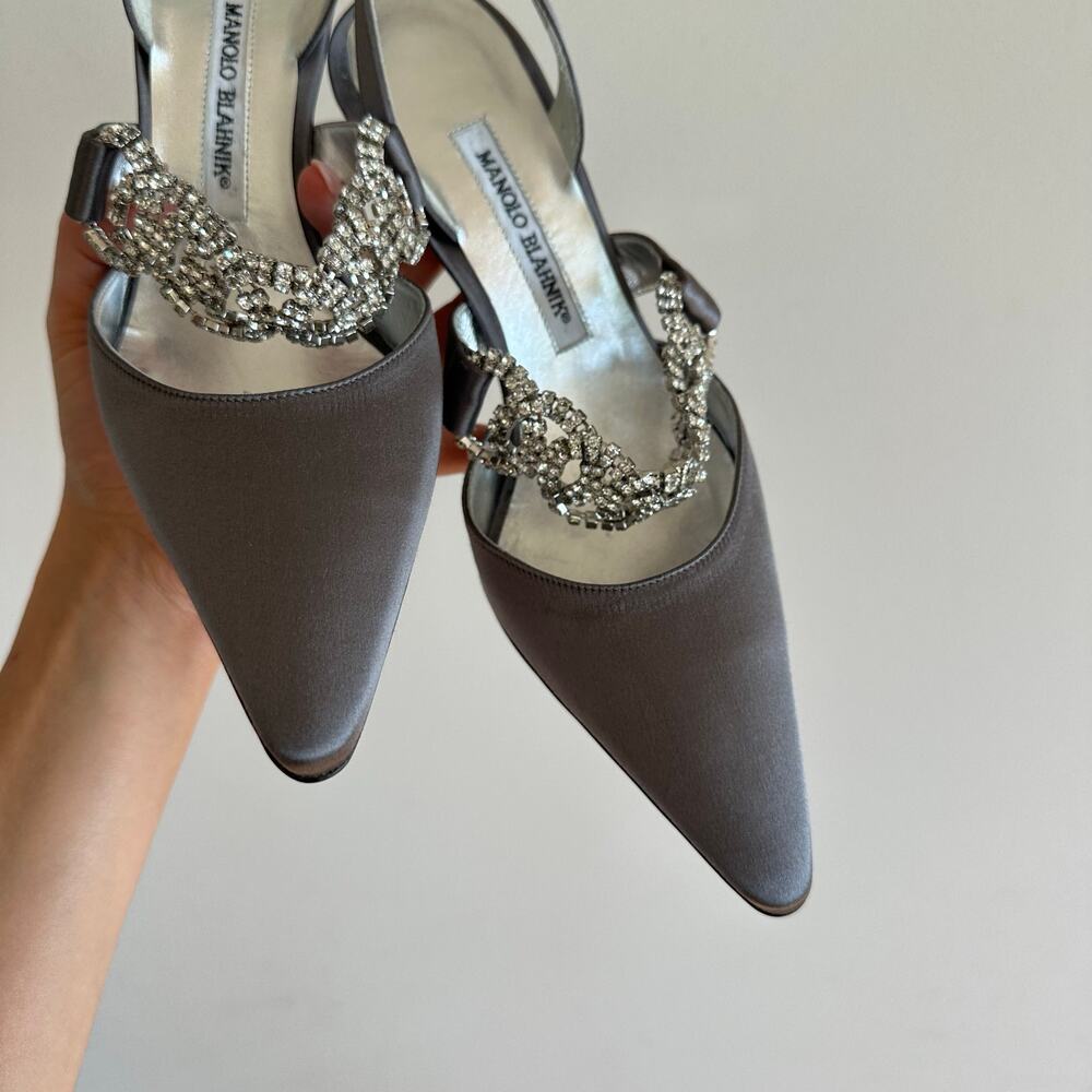 Manolo Blahnik Lurum Satin Crystal Embellished Pumps Gray 38.5 - Picture 8 of 9